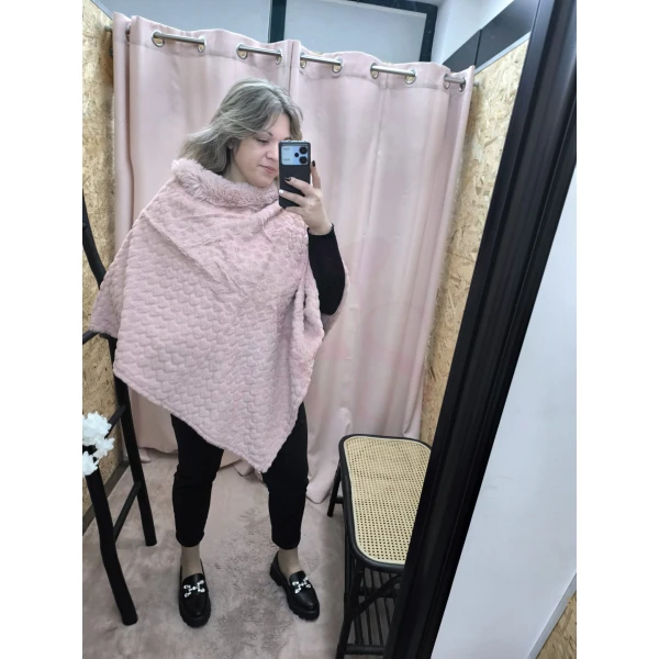 Poncho Chic - Image 1