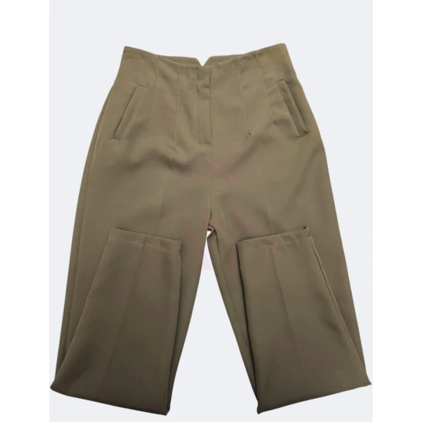 Calça modelo Zara disponível em várias cores e tamanhos, com corte sofisticado e caimento impecável.