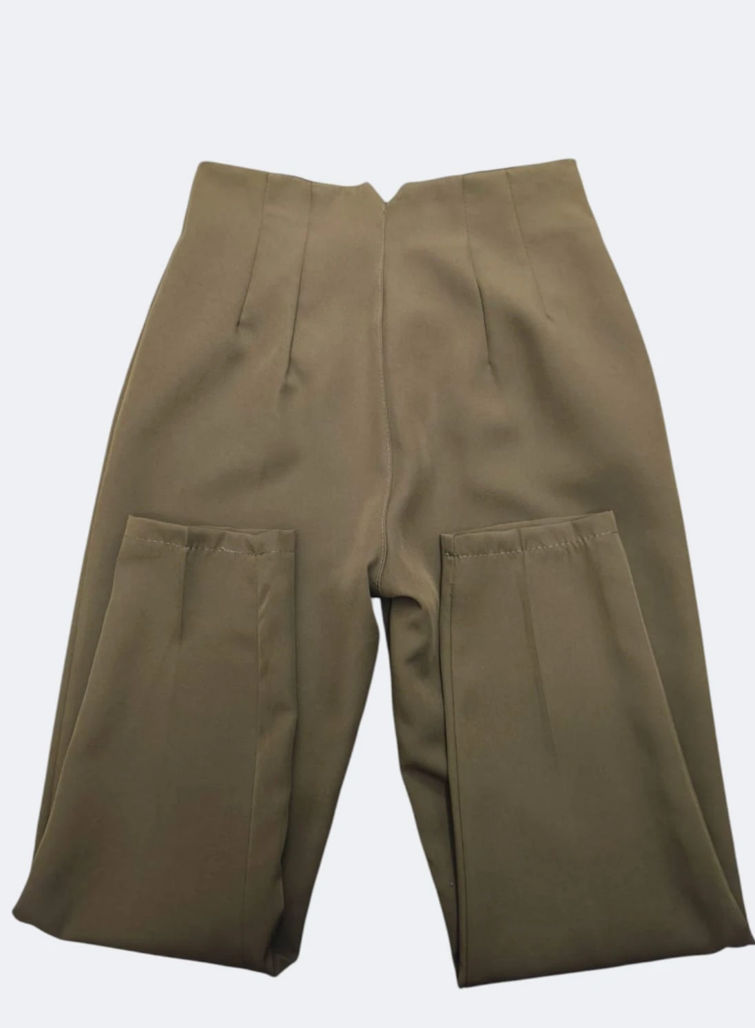 Imagem WhatsApp 2025-03-14 às 16.06.32_aa6b80bc Calça modelo Zara disponível em várias cores e tamanhos, com corte sofisticado e caimento impecável.
