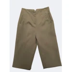Calça modelo Zara disponível em várias cores e tamanhos, com corte sofisticado e caimento impecável.