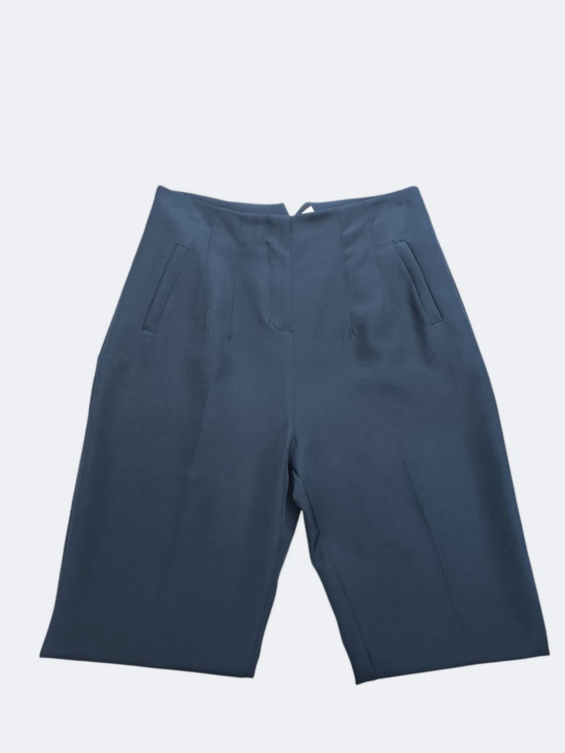 Imagem WhatsApp 2025-03-14 às 16.51.18_5b12bbc7 Calça modelo Zara disponível em várias cores e tamanhos, com corte sofisticado e caimento impecável.