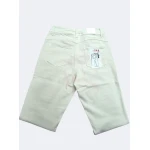 Calça mon fit feminina com modelagem ajustada e tecido elástico. Disponível nas cores preta e bege.