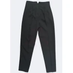 Calça modelo Zara disponível em várias cores e tamanhos, com corte sofisticado e caimento impecável.