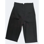 Calça modelo Zara disponível em várias cores e tamanhos, com corte sofisticado e caimento impecável.