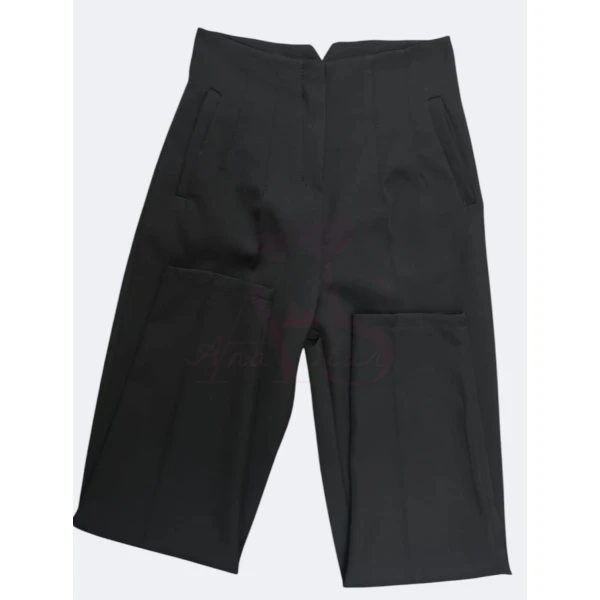Calça modelo Zara disponível em várias cores e tamanhos, com corte sofisticado e caimento impecável.