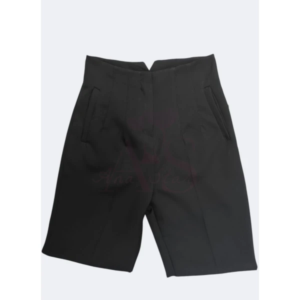Calça modelo Zara disponível em várias cores e tamanhos, com corte sofisticado e caimento impecável.