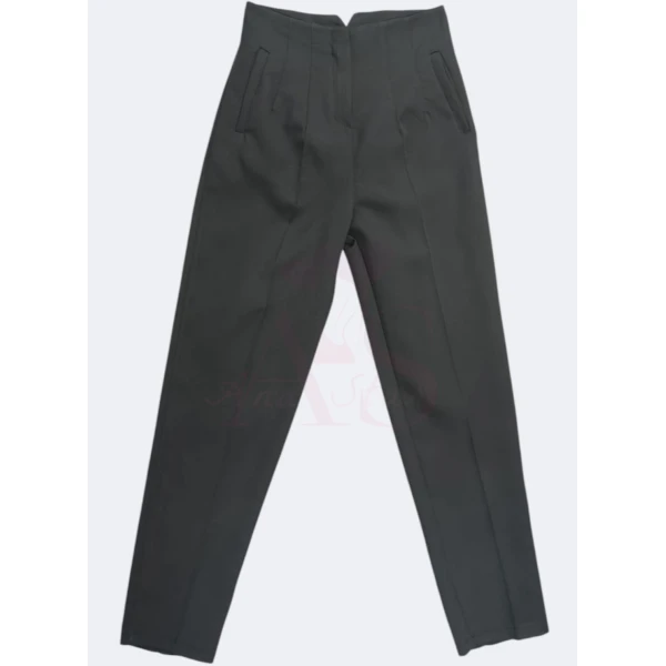 Calça modelo Zara disponível em várias cores e tamanhos, com corte sofisticado e caimento impecável.