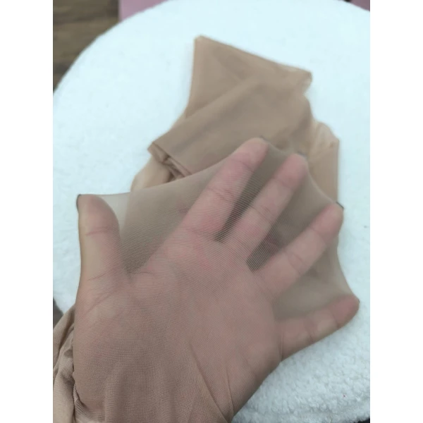 Meia-Calça Panty sem costura em elastano trançado, sem marcas visíveis, resistente e confortável, ideal para diferentes tipos de corpo.