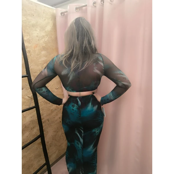 Adicione este vestido ao seu guarda-roupa e sinta-se confiante em qualquer ocasião!