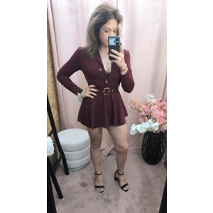 Macacão Femme Power em corte curto com detalhes sofisticados