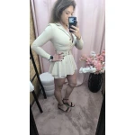 Macacão Femme Power em corte curto com detalhes sofisticados