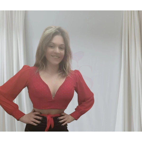Blusa feminina manga longa com decote elegante e mangas bufantes.