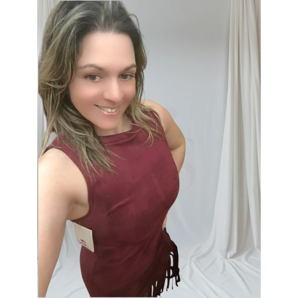 Vestido midi com franjas disponível em bordeaux, preto, verde tropa e kamel, tamanho único (até L)