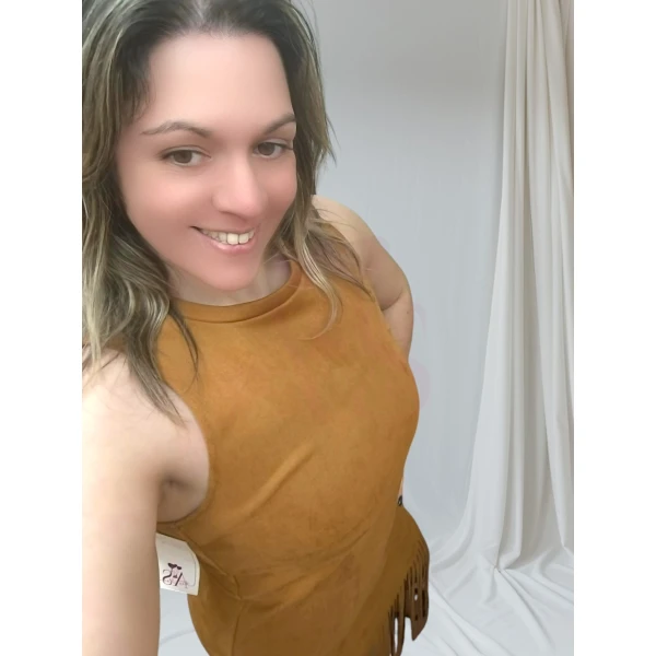 Vestido midi com franjas disponível em bordeaux, preto, verde tropa e kamel, tamanho único (até L).