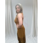Vestido midi com franjas disponível em bordeaux, preto, verde tropa e kamel, tamanho único (até L).