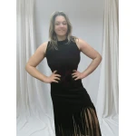 Vestido midi com franjas disponível em bordeaux, preto, verde tropa e kamel, tamanho único (até L).