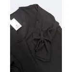 Camiseiro Bella Chic, disponível em três cores, com mangas ajustáveis e modelagem assimétrica.