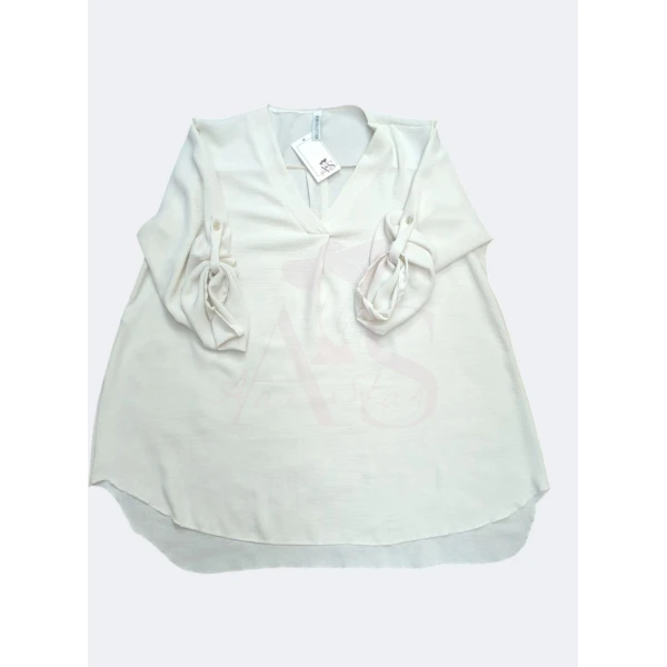 Camiseiro Bella Chic, disponível em três cores, com mangas ajustáveis e modelagem assimétrica.