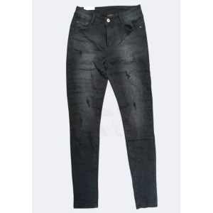 Calças skinny pretas femininas, justas e elegantes, com cintura média-alta e tecido confortável.