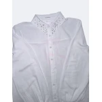 Blusa pérola chic branca feminina com gola decorada com pérolas e punhos franzidos, disponível no tamanho L.