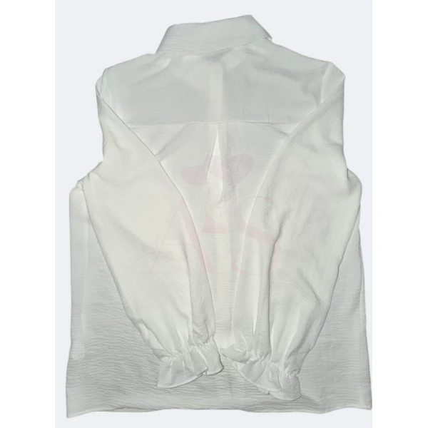Blusa pérola chic branca feminina com gola decorada com pérolas e punhos franzidos, disponível no tamanho L
