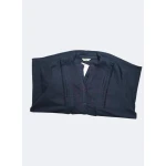 Camisa com detalhes elegantes, disponível em bege e azul marinho, com mangas ajustáveis e botão exterior na manga