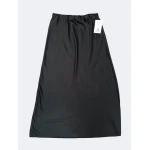 Saia Encanto de Cetim" fluida e versátil, com cintura elástica para ajuste confortável. Tamanho único até XL. Disponível em bordeaux, preto e bege.