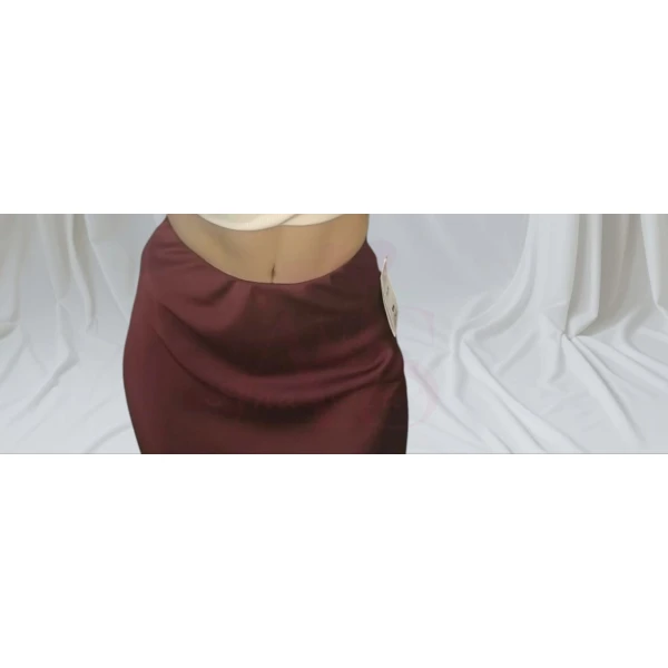 Saia Encanto de Cetim" de cetim feminina, disponível em três cores e tamanho único até XL, com elástico na cintura.