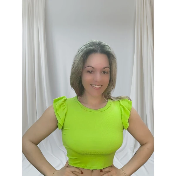Camisola Lovely Fit em várias cores, com mangas de folhos.