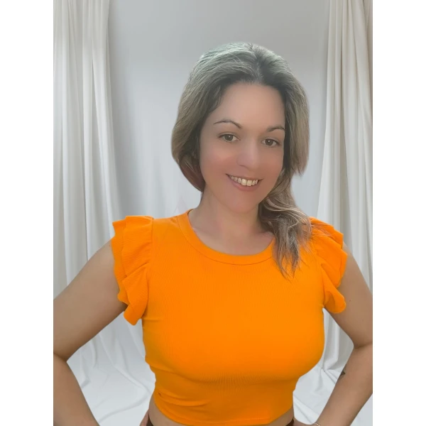 Camisola Lovely Fit em várias cores, com mangas de folhos.