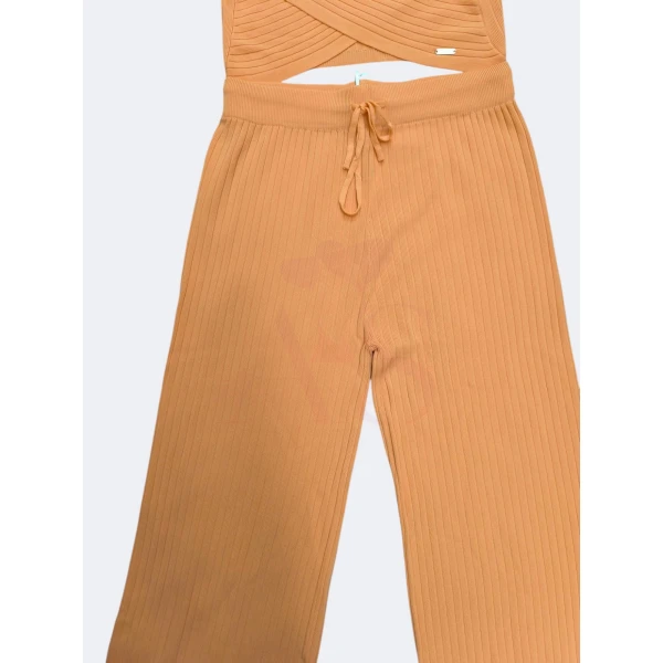 Conjunto elegante Moda Ana em três cores com malha canelada