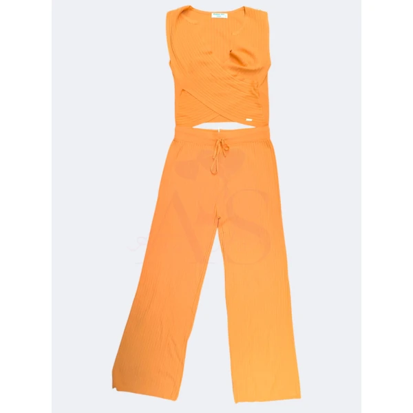 Conjunto elegante Moda Ana em três cores com malha canelada