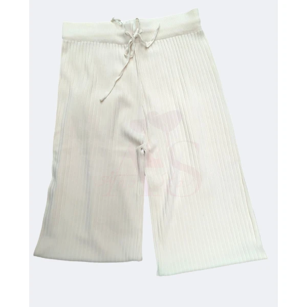 Conjunto elegante Moda Ana em três cores com malha canelada
