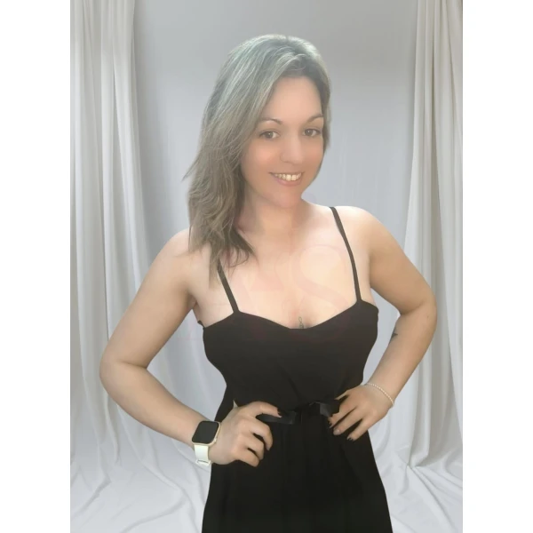 Vestido Laço Encanto curto com laço na cintura disponível em três cores.