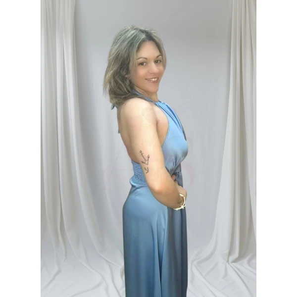 Vestido Elegância de Primavera em cetim para cerimónias.