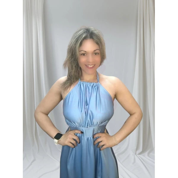 Vestido Elegância de Primavera em cetim para cerimónias.