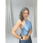 Vestido Elegância de Primavera em cetim para cerimónias.