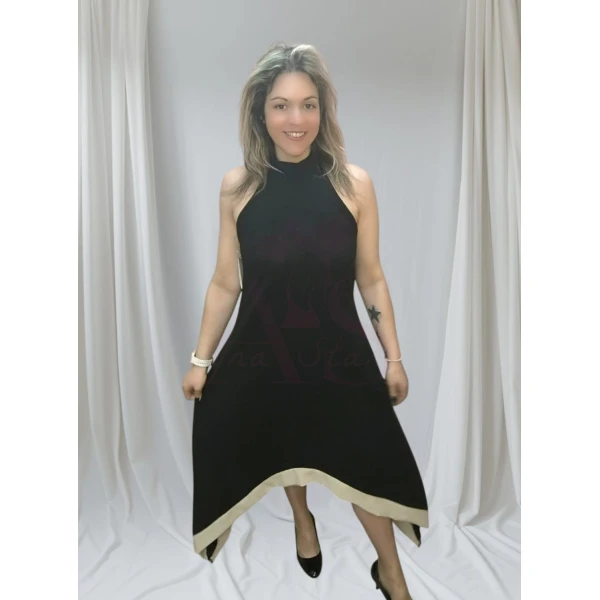 Mulher a usar o Vestido Laço Versátil em diferentes cores