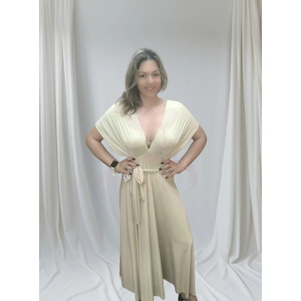 Vestido Versátil Elegante em diferentes formas de uso.