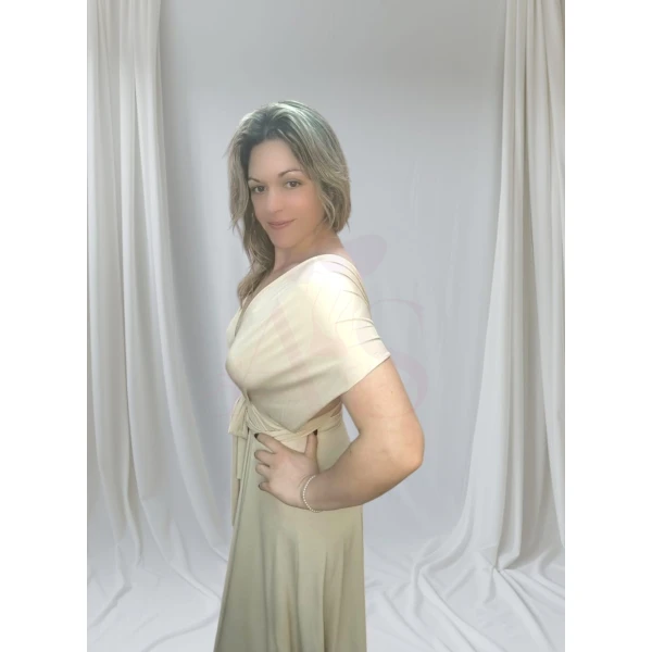 Vestido Versátil Elegante em diferentes formas de uso.