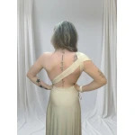 Vestido Versátil Elegante em diferentes formas de uso.