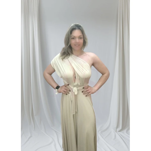 Vestido Versátil Elegante em diferentes formas de uso.