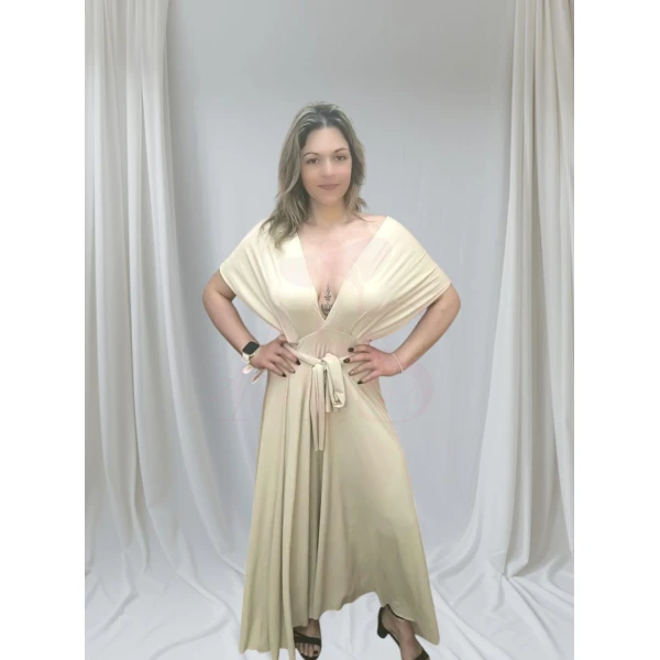 Vestido Versátil Elegante em diferentes formas de uso.