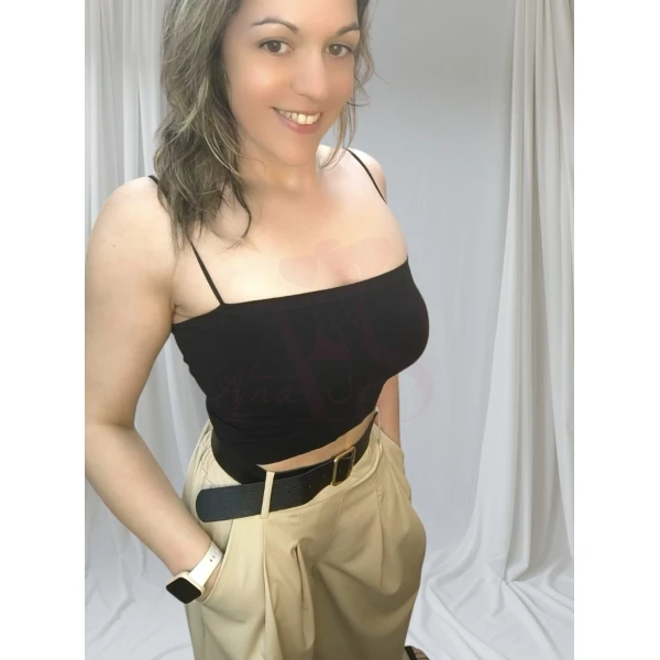 Pantalonas Aura Sofisticada disponíveis em preto, cinzento escuro e bege claro