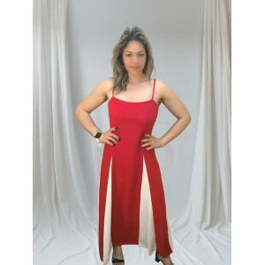 Vestido elegante com alças ajustáveis, costas com elástico e recortes laterais claros