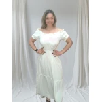Vestido encanto suave branco midi com decote ciganinha e detalhe de folhos