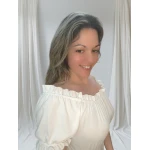 Vestido encanto suave branco midi com decote ciganinha e detalhe de folhos