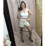 Calções Look de Poder com cintura subida e botões frontais em bege e preto