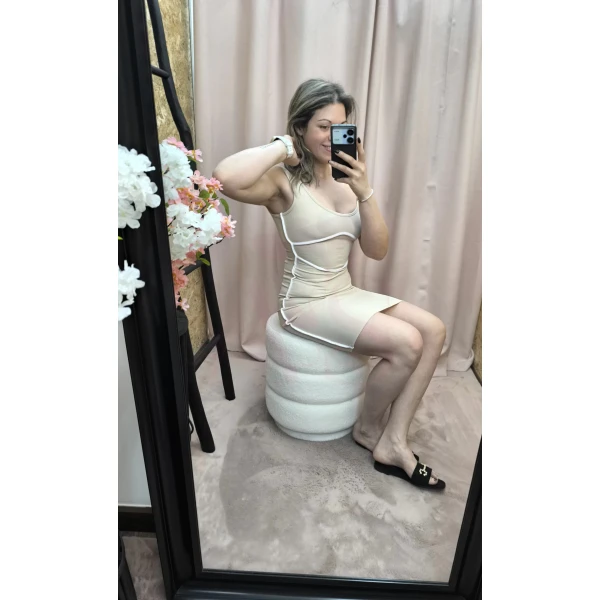 Vestido Realce Feminino em malha canelada com detalhes brancos