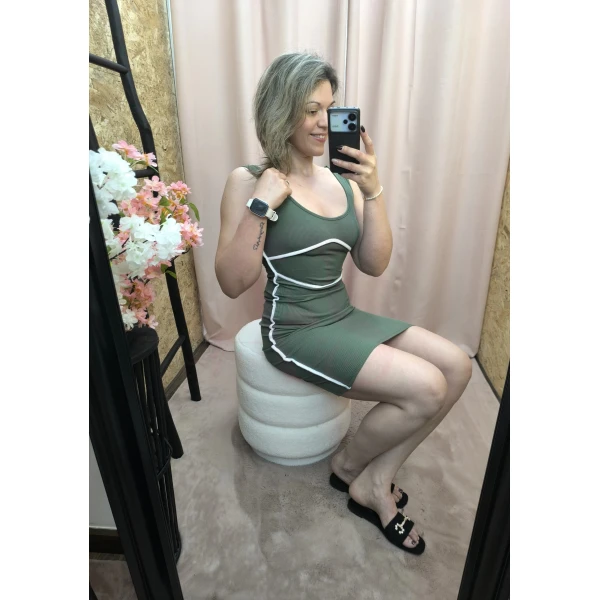 Vestido Realce Feminino em malha canelada com detalhes brancos